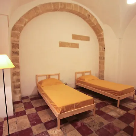 Vico Delle Rondini *