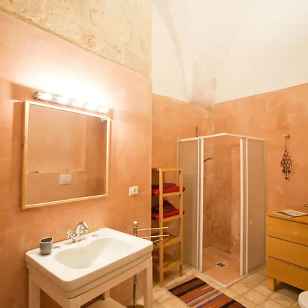 Vico Delle Rondini Lecce